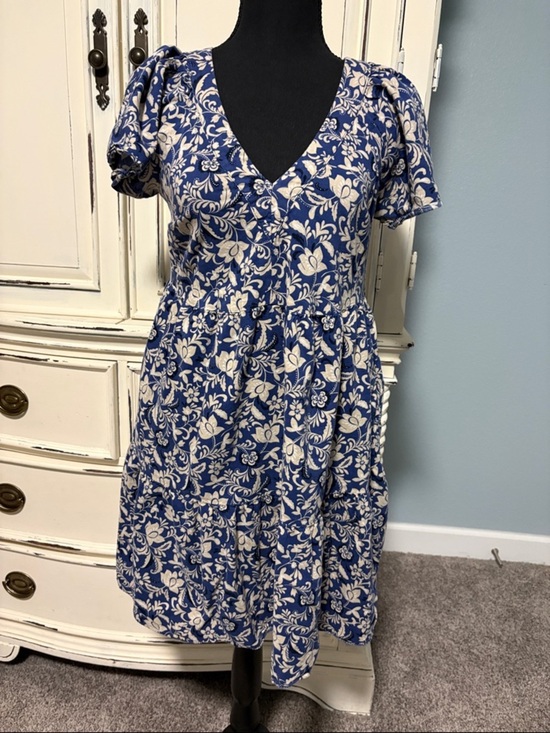 Old Navy Dresses & Skirts - Old Navy Blue and Cream Floral Midi Dress